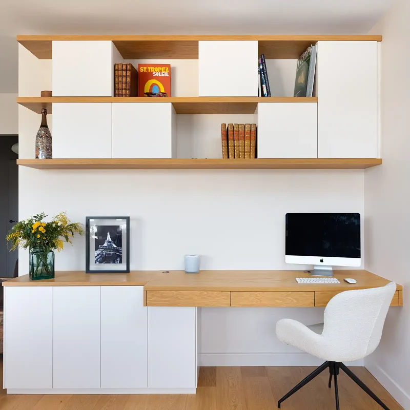 Bibliothèque avec bureau