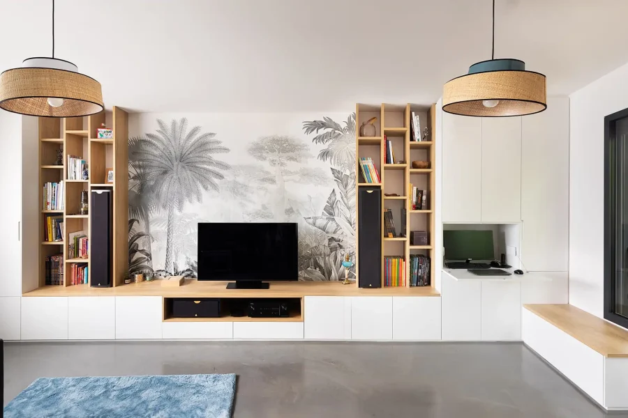 Grand meuble TV bibliothèque bureau sur mesure avec rangements fermés