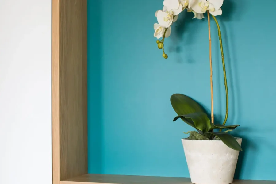 Ensemble meuble entrée sur mesure lumineux et harmonieux avec placards fermés