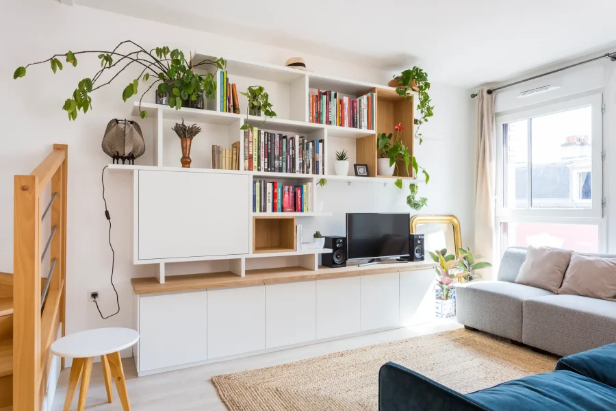 Meuble TV avec bureau intégré escamotable, rangements optimisés