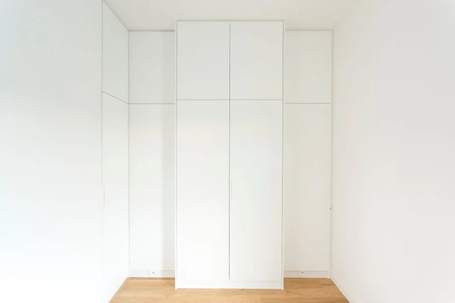 Placard d’angle toute hauteur sans poignées avec façades blanc mat